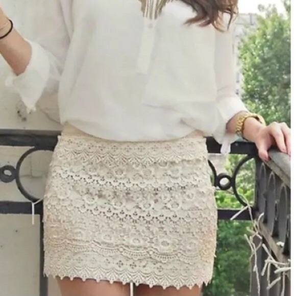 Sans Souci Dresses & Skirts - Sans Souci cream mini skirt with stacked lace trim